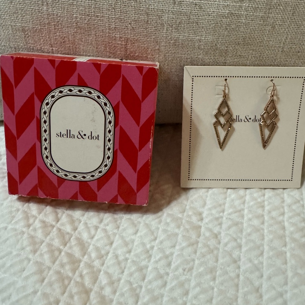 Stella & Dot Gold Diamond-Shaped Earrings